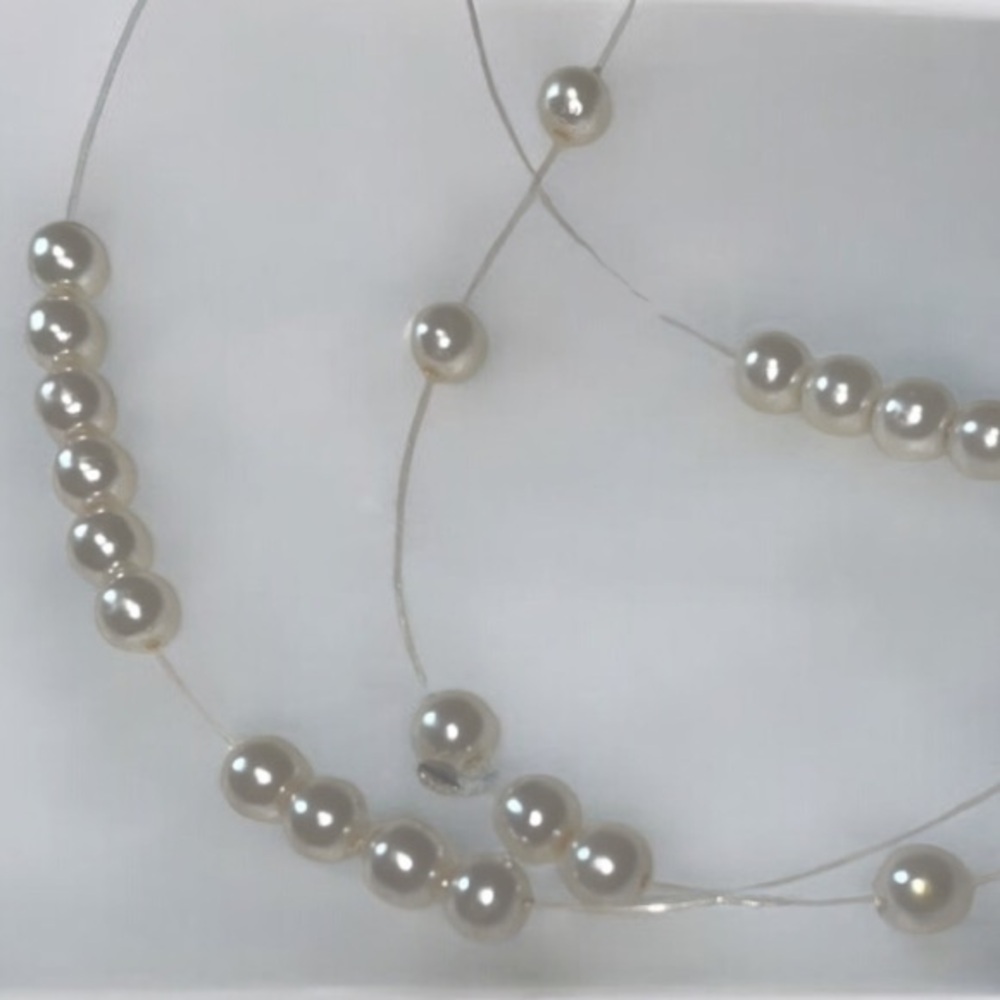 Necklace with Light Reflective Design - Picture 2 of 2